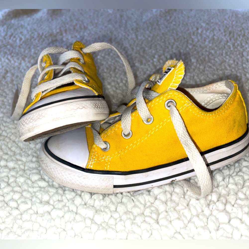 Toddler US10 Yellow Lo Converse All Star